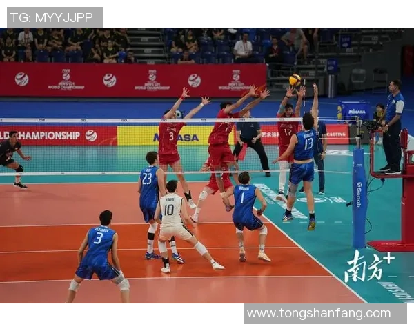 伊朗男排与泰国男排激战正酣争夺亚洲排球赛冠军荣耀